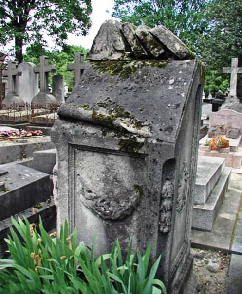 Надгробие на могиле Ханыкова на кладбище в пригороде Парижа